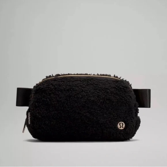 lululemon athletica Handbags - NWT Lululemon everywhere belt bag fleece black